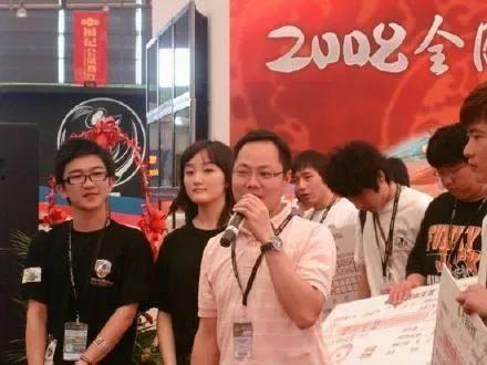 娱乐圈中两个男人吃瓜,揭秘幕后真相 娱乐圈中两个男人吃瓜,揭秘幕后真相